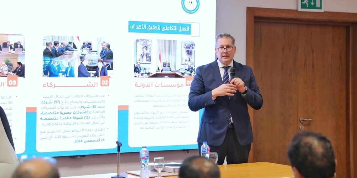 وزير البترول يعقد لقاءً مع السفراء المكلفين برئاسة بعثات مصر الدبلوماسية والقنصلية بالخارج