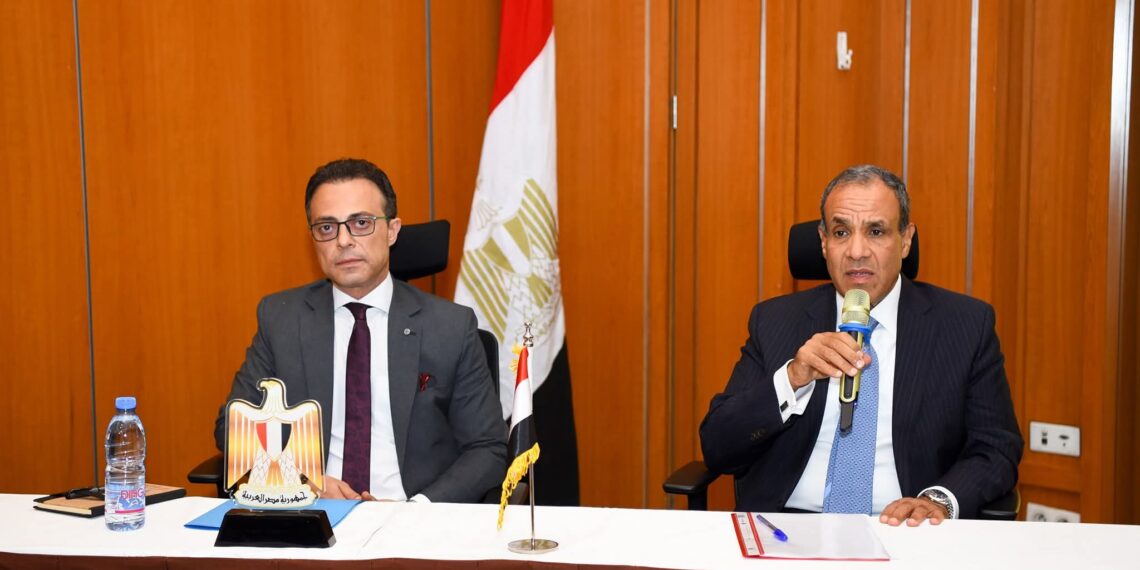 وزير الخارجية والهجرة يلتقي بالجالية المصرية في مالي