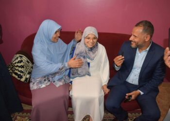 سياحة مستقبل وطن ببني سويف يهدي الطالبة الاولى على الثانوية العامة رحلة عمرة