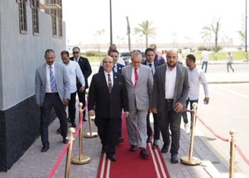 وزير التموين ومحافظ القاهرة يفتتحان سوق اليوم الواحد بمنطقة الجمالية