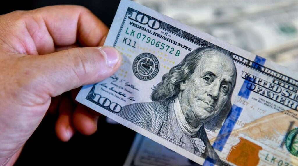 استقرار سعر الدولار أمام الجنيه في بداية تعاملات الثلاثاء داخل 10 بنوك