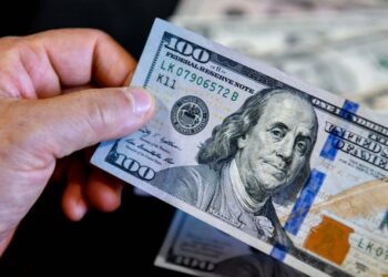 استقرار سعر الدولار أمام الجنيه في بداية تعاملات الثلاثاء داخل 10 بنوك