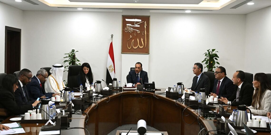 رئيس الوزراء يجتمع مع الرئيس التنفيذي للمؤسسة الدولية الإسلامية لتمويل التجارة