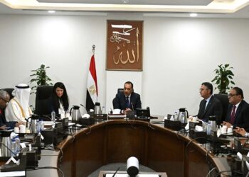 رئيس الوزراء يجتمع مع الرئيس التنفيذي للمؤسسة الدولية الإسلامية لتمويل التجارة