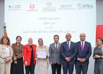 ڤودافون مصر تشارك في مبادرة «سفراء الاتصالات» لتوعية الشباب والنشء