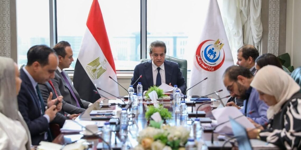 وزير الصحة يعقد اجتماعًا مع هيئتي «التأمين الصحي الشامل والرعاية الصحية»