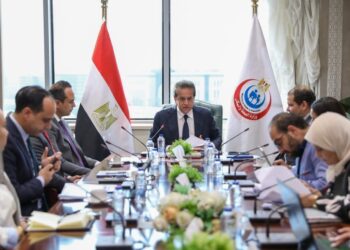 وزير الصحة يعقد اجتماعًا مع هيئتي «التأمين الصحي الشامل والرعاية الصحية»
