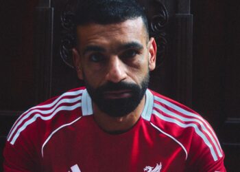 أديداس ونادي ليفربول يطلقان القمصان الأساسية والاحتياطية الجديدة لموسم 2025/2026