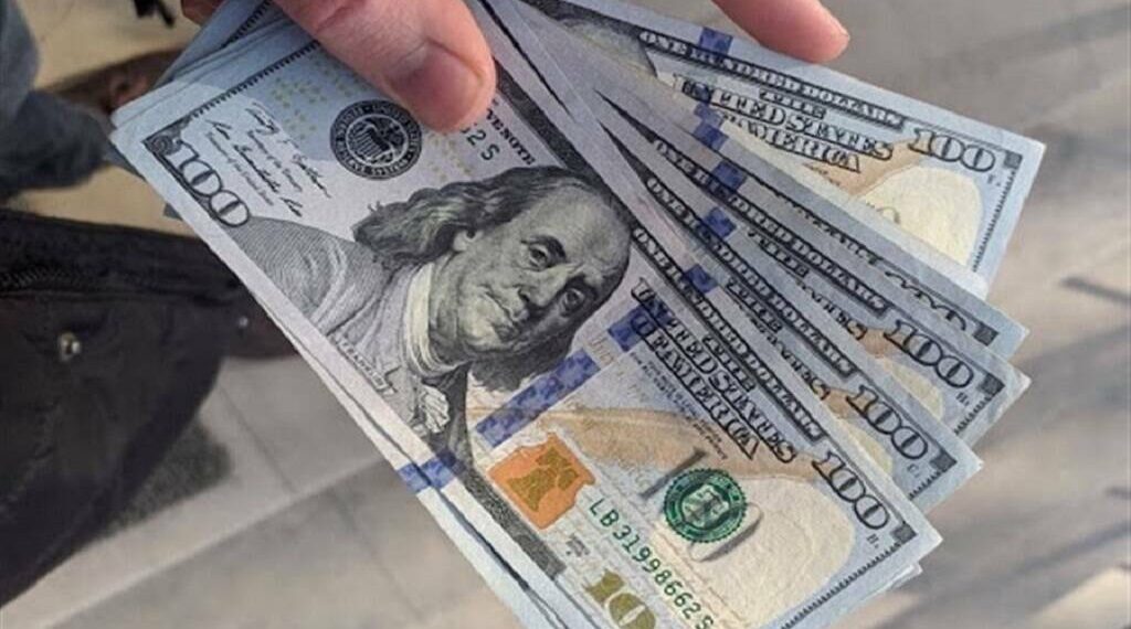 استقرار سعر الدولار مقابل الجنيه المصري في 10 بنوك مع بداية تعاملات الاثنين