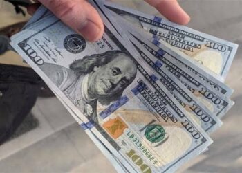 استقرار سعر الدولار مقابل الجنيه المصري في 10 بنوك مع بداية تعاملات الاثنين