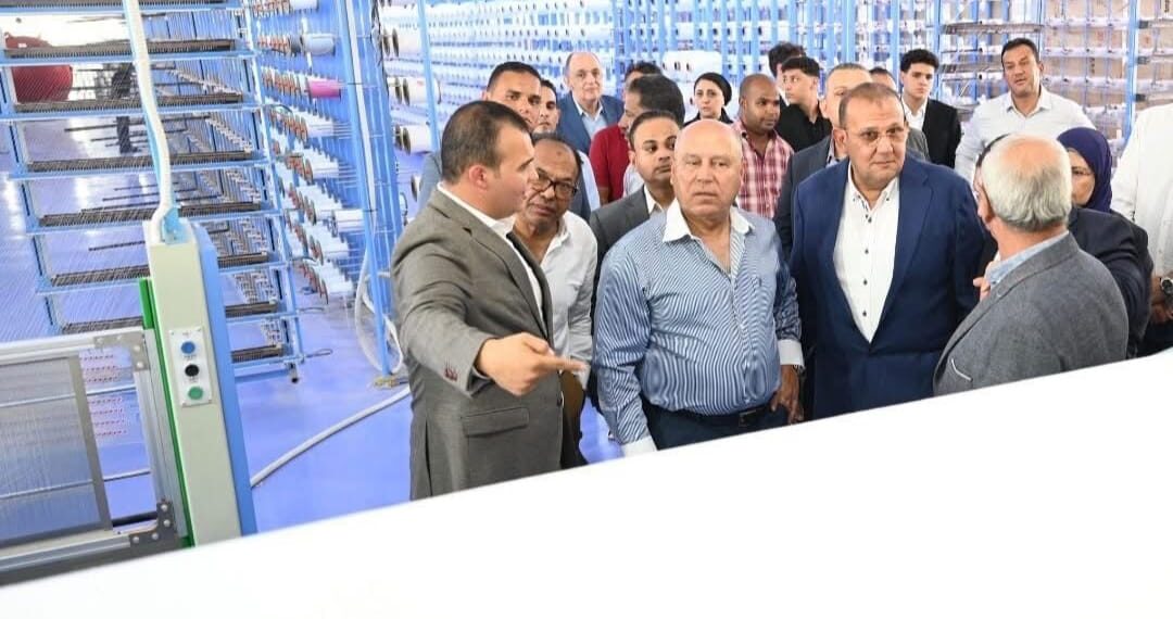 وزير الصناعة يتفقد مصنع «إيجي دينيم للنسيج» بالعاشر من رمضان