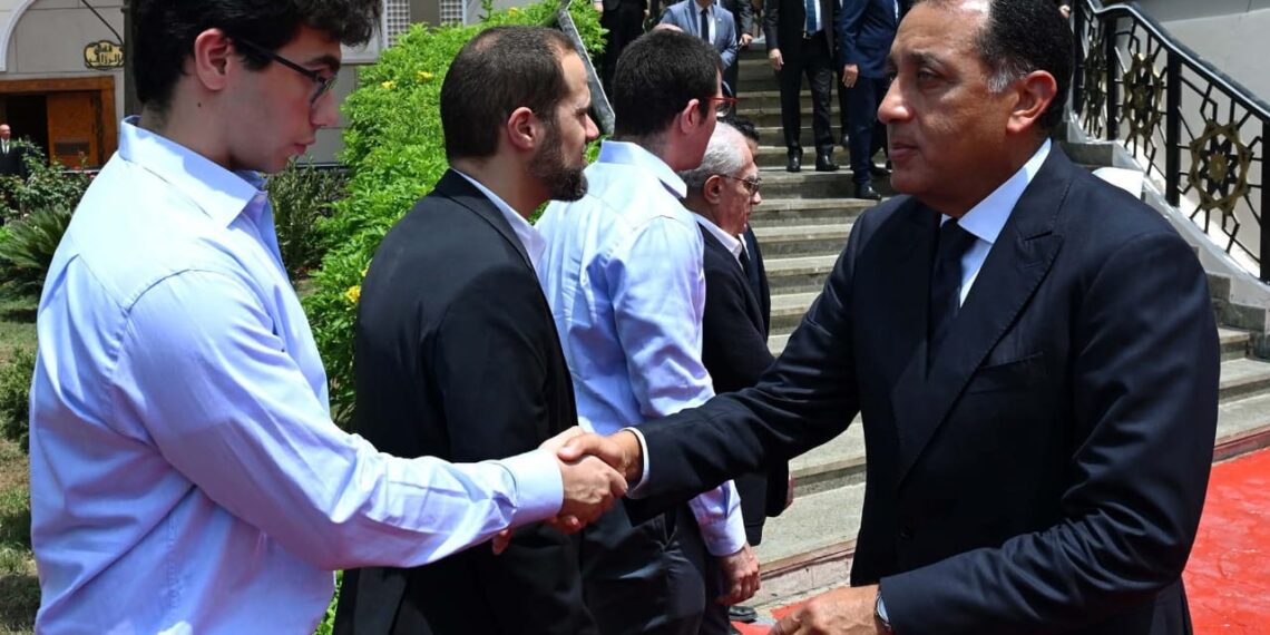 رئيس الوزراء يؤدي صلاة الجنازة على الدكتور علي المصيلحي بمسجد الشرطة بأكتوبر