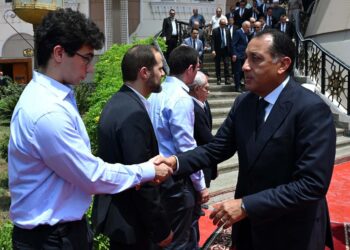 رئيس الوزراء يؤدي صلاة الجنازة على الدكتور علي المصيلحي بمسجد الشرطة بأكتوبر