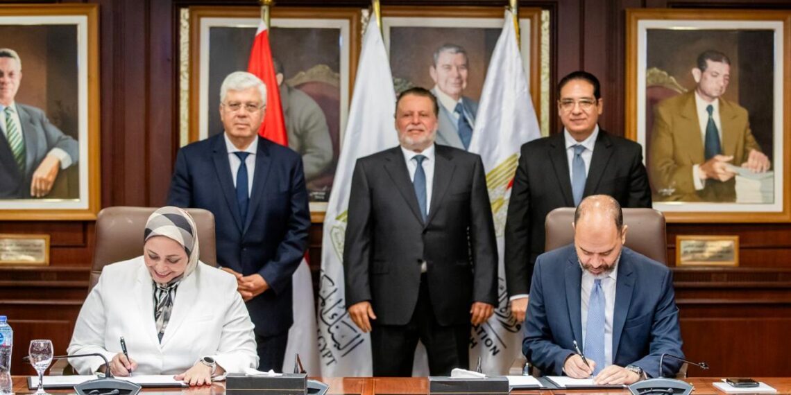 البنك المركزي يوقع اتفاقيتي شراكة مع جامعتي القاهرة وسوهاج لإطلاق بكالوريوس العلوم المصرفية