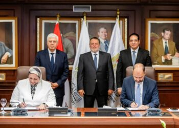 البنك المركزي يوقع اتفاقيتي شراكة مع جامعتي القاهرة وسوهاج لإطلاق بكالوريوس العلوم المصرفية