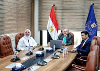 رئيس هيئة الدواء يبحث مع سفيري مصر برواندا وجنوب السودان تعزيز التعاون