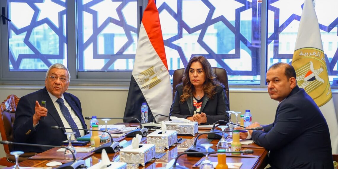 التنمية المحلية تتابع تطوير المسارات العامة في بورسعيد ورشيد