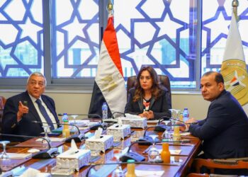 التنمية المحلية تتابع تطوير المسارات العامة في بورسعيد ورشيد