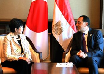 رئيس الوزراء يلتقي محافظ طوكيو لبحث مجالات التعاون المشترك