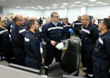 وزير البترول و يتفقد مصفاة تكرير ميدور