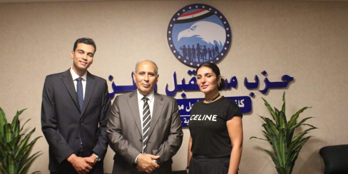 تكريم أمير أبو الفتوح بدائرة سيدي جابر لجهوده الداعمة لمبادرات الحزب