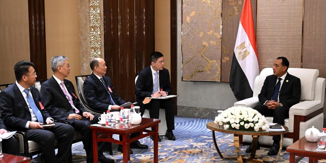 رئيس الوزراء يلتقي رئيس شركة CNCEC الصينية للبتروكيماويات