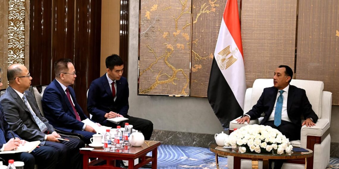 رئيس الوزراء يلتقي رئيس مجلس إدارة شركة تيدا الصينية القابضة