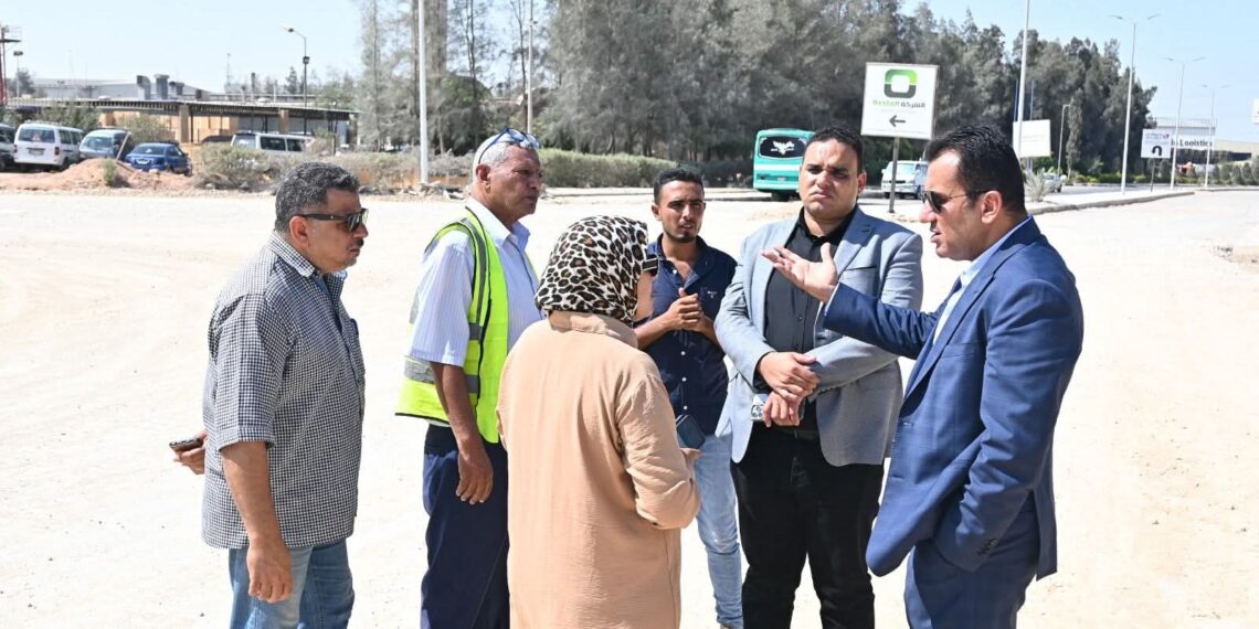 وزير الإسكان يتابع موقف تطوير الطرق والمرافق بالمناطق الصناعية بالعاشر