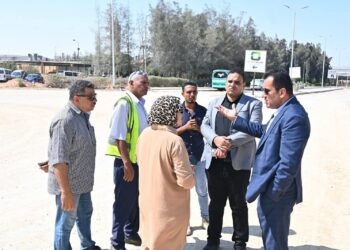 وزير الإسكان يتابع موقف تطوير الطرق والمرافق بالمناطق الصناعية بالعاشر