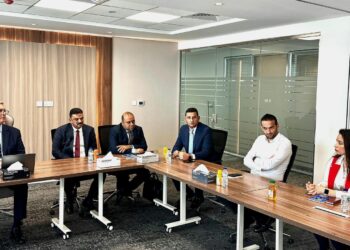 وزير البترول والثروة المعدنية يتفقد مقر شركة إنبي في أبوظبي