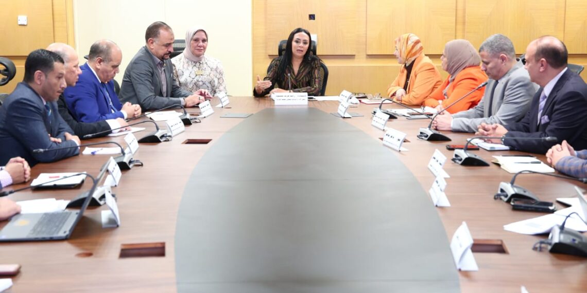 وزيرة التضامن تترأس اجتماع اللجنة العليا لمتابعة الشكاوى والطلبات والخدمات بالوزارة