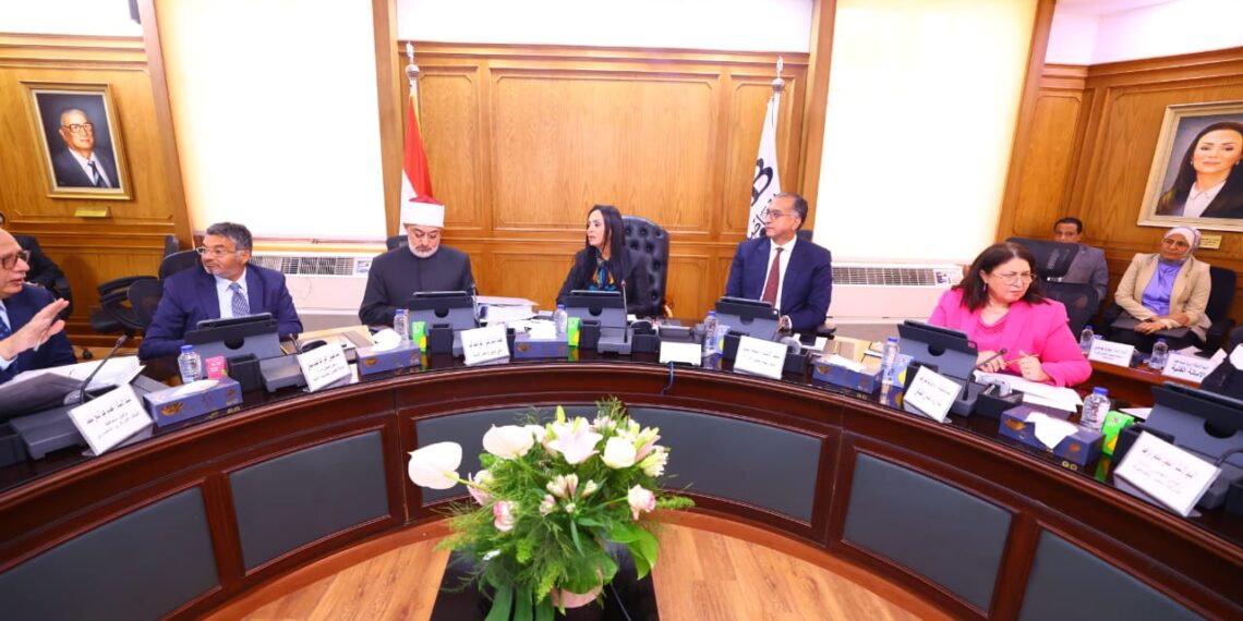 وزيرة التضامن تترأس اجتماع مجلس إدارة بنك ناصر الاجتماعي بعد إعادة تشكيله