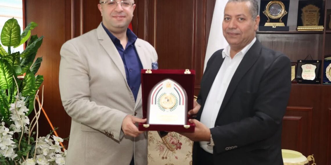 محافظ بنى سويف يُكرم المهندس جمعة علي عبد الحفيظ لترقيته وكيلاً لوزارة التموين بالفيوم