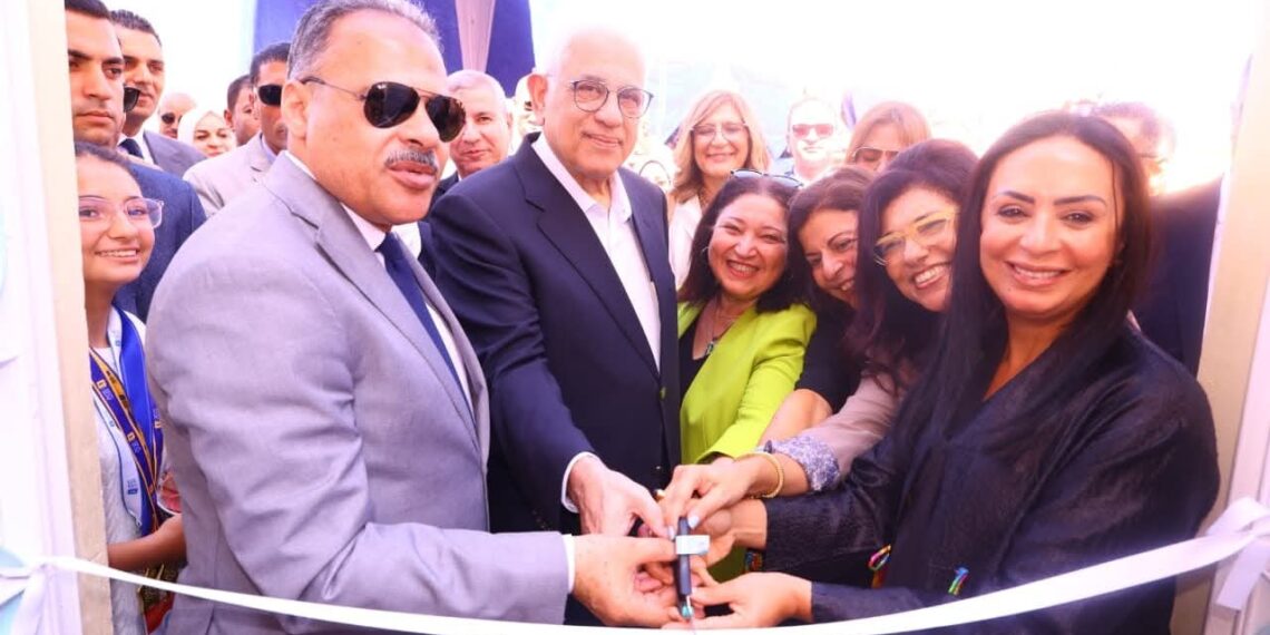 وزيرة التضامن تفتتح منطقة رياض الأطفال بمدرسة السيدة عائشة بالعاشر من رمضان