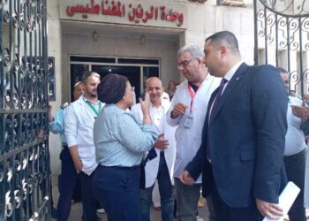 نائب وزير الصحة تعقد اجتماعاً بمستشفى قنا العام