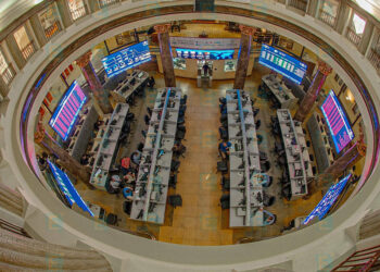 البورصة المصرية تواصل الصعود.. وEGX30 يتجاوز 35.4 ألف نقطة