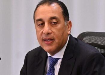 رئيس الوزراء يُغادر إلى نيويورك لترؤس وفد مصر في مؤتمر حل الدولتين