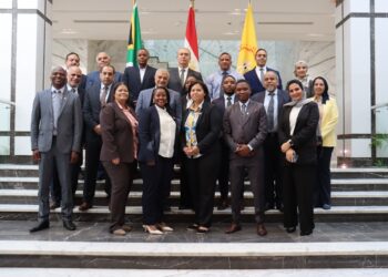 المركزي المصري يستعرض تجربته الرائدة في طباعة النقد أمام وفد من جنوب إفريقيا