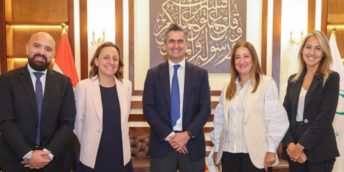 رئيس البريد تلتقي الرئيس الإقليمي لشركة Visa Inc لبحث سبل التعاون