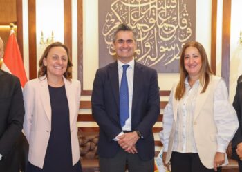 رئيس البريد تلتقي الرئيس الإقليمي لشركة Visa Inc لبحث سبل التعاون