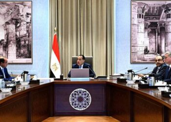 رئيس الوزراء يستعرض جهود تجهيز الشركات الحكومية للطرح في البورصة