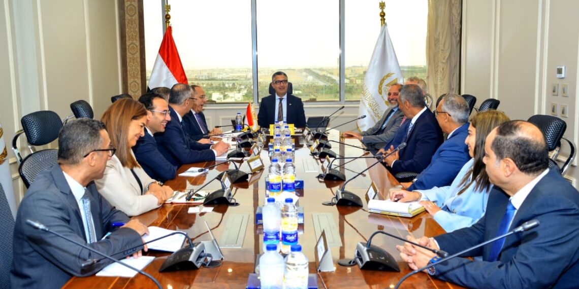 شراكة بين وزارة التموين و إي أند مصر لرقمنة منافذ كاري أون