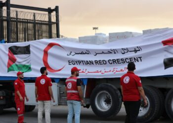 الهلال الأحمر المصري يرسل 400 شاحنة مساعدات جديدة إلى غزة ضمن قوافل «زاد العزة»