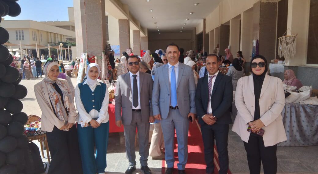 وحدة التضامن الاجتماعي تفتتح معرض الأسر المنتجة بجامعة حلوان