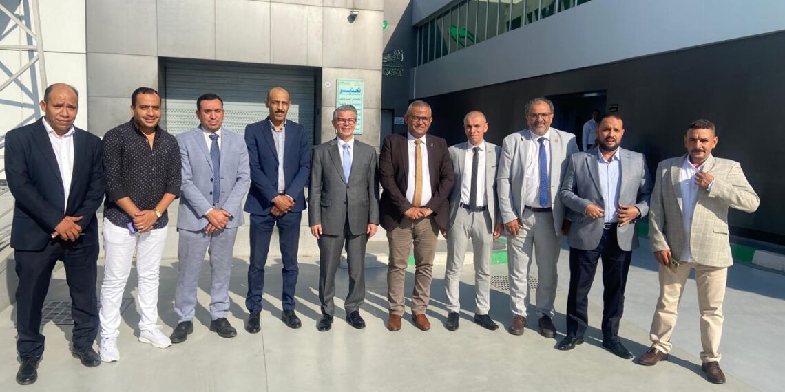 رئيس مصلحة الجمارك يتفقد قرية البضائع بمطار القاهرة الدولي