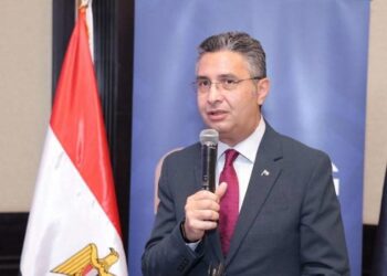 وزير الصحة يشارك في مائدة مستديرة حول استخدامات الذكاء الاصطناعي في الرعاية الصحية