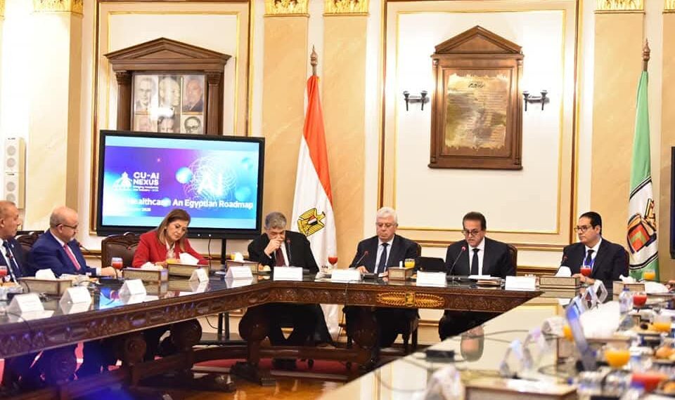 وزير الصحة يشارك في مائدة مستديرة حول استخدامات الذكاء الاصطناعي في الرعاية الصحية