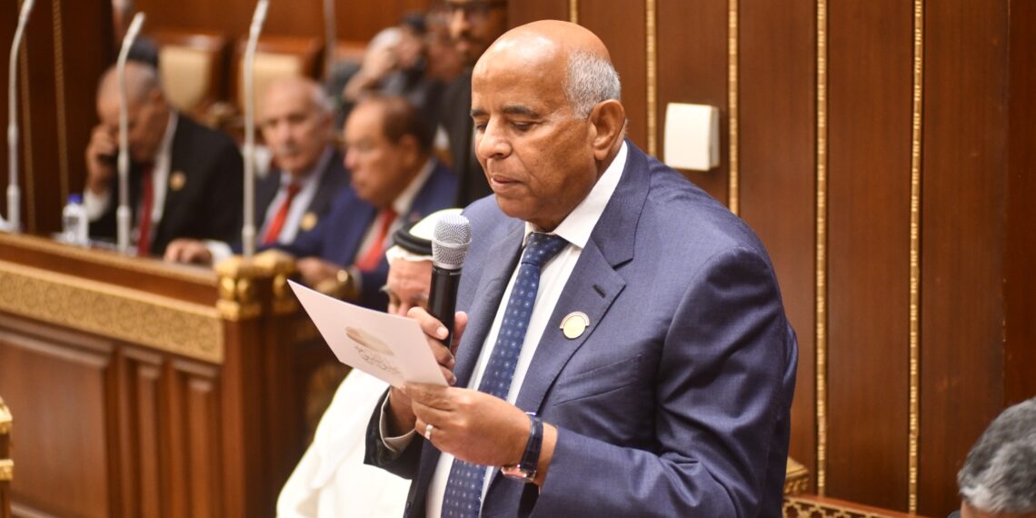 حلمي جاويش يؤدي اليمين الدستورية خلال الجلسة الافتتاحية لمجلس الشيوخ