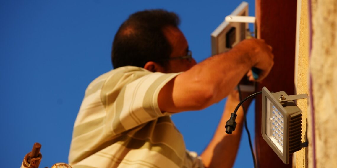 سيجنيفاي ومصر الخير توفران إضاءة شمسية مستدامة بالمناطق المستحقة