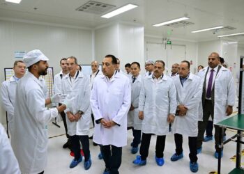 رئيس الوزراء يفتتح مصنع شركة أوبو العالمية فى مصر